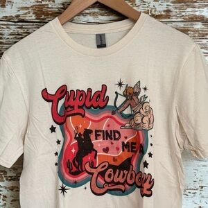 J. Coons Valentine Western Graphic Tee Cupid Find Me a Cowboy NWOT Medium